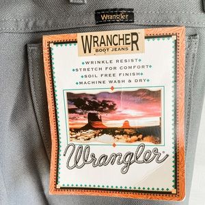 NWT WRANGLER WRANCHER DRESS JEANS - 33Wx32L